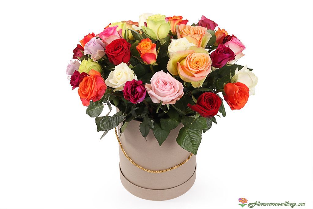 Шляпная коробка с разноцветными розами