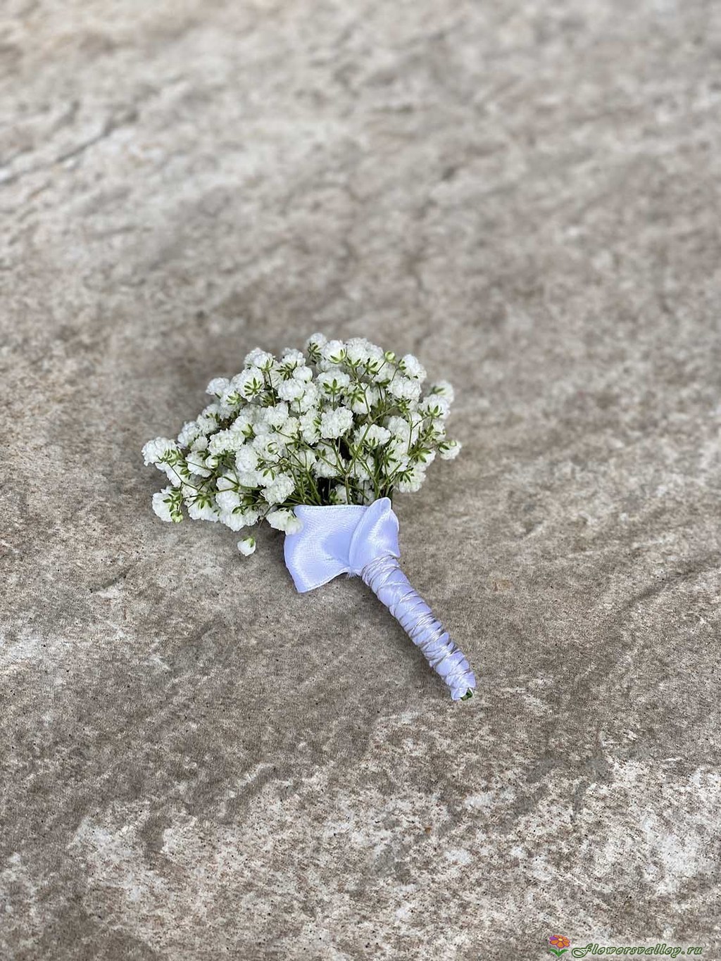 Бутоньерка из гипсофилы