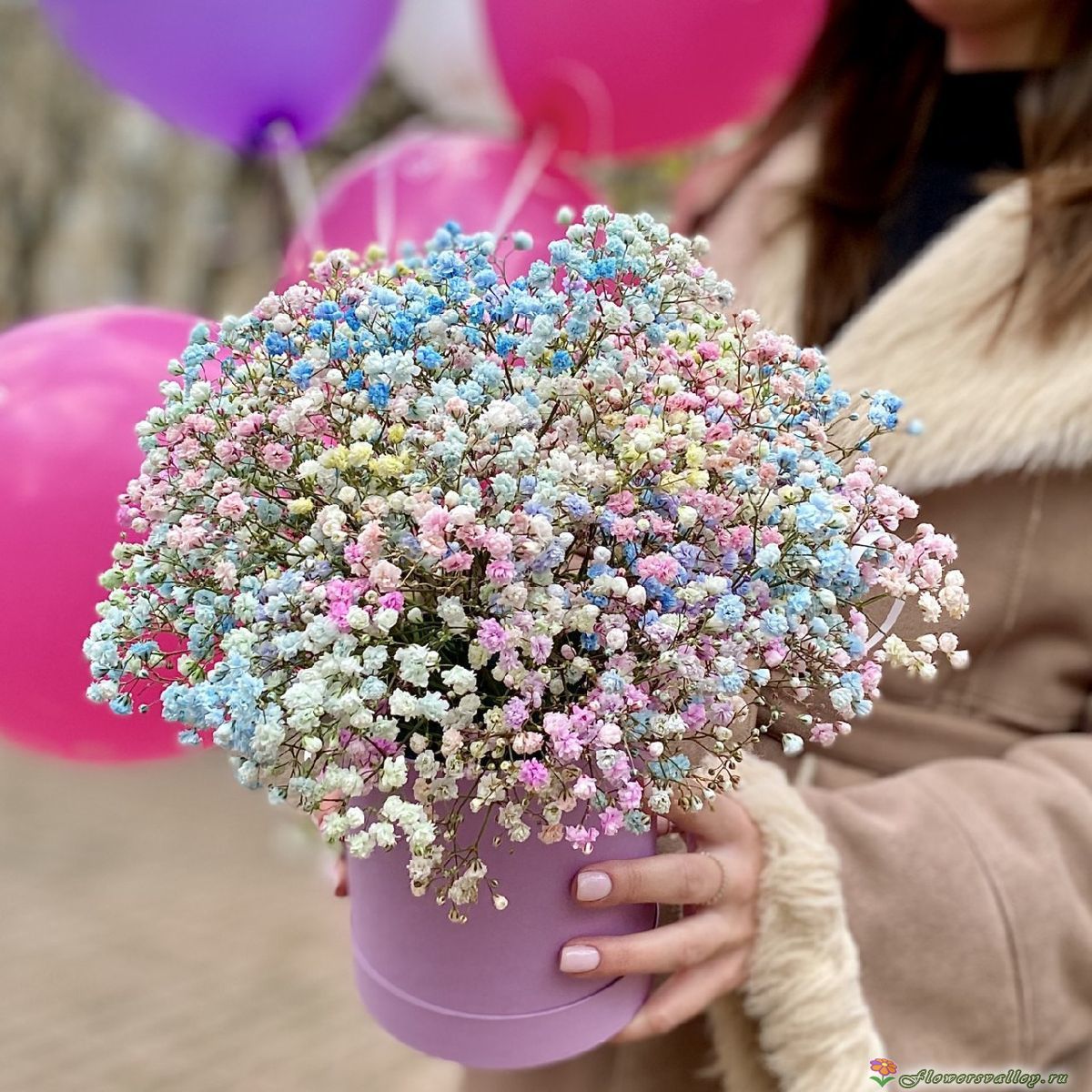 Композиция с радужной гипсофилой