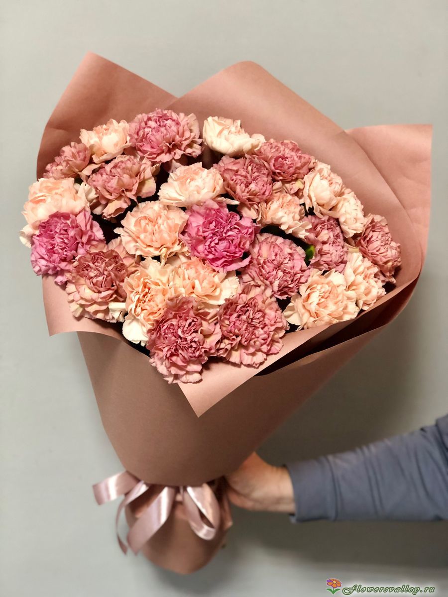 Букет из кремовой гвоздики