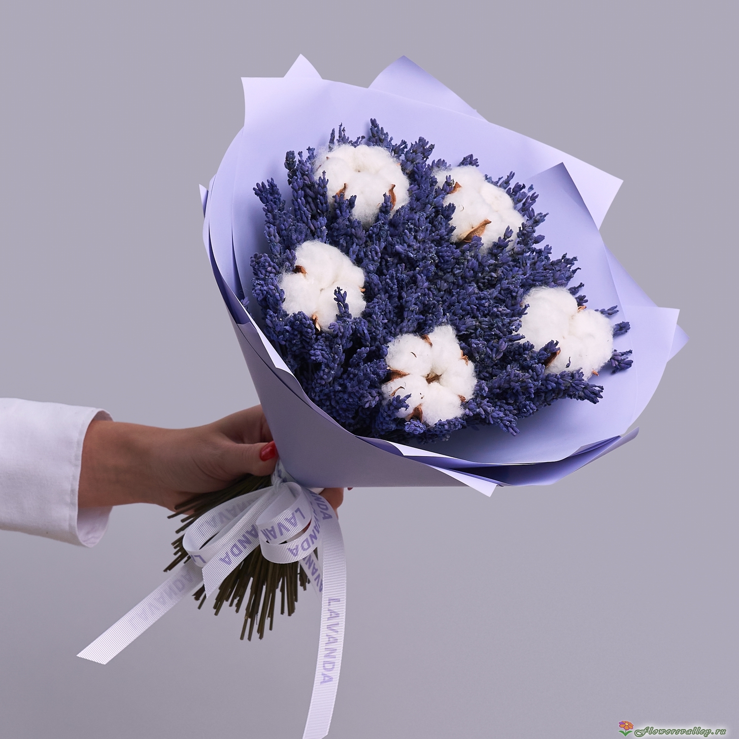 Букет из лаванды и хлопка