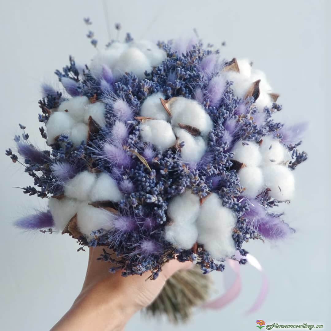 Букет из лаванды и хлопка