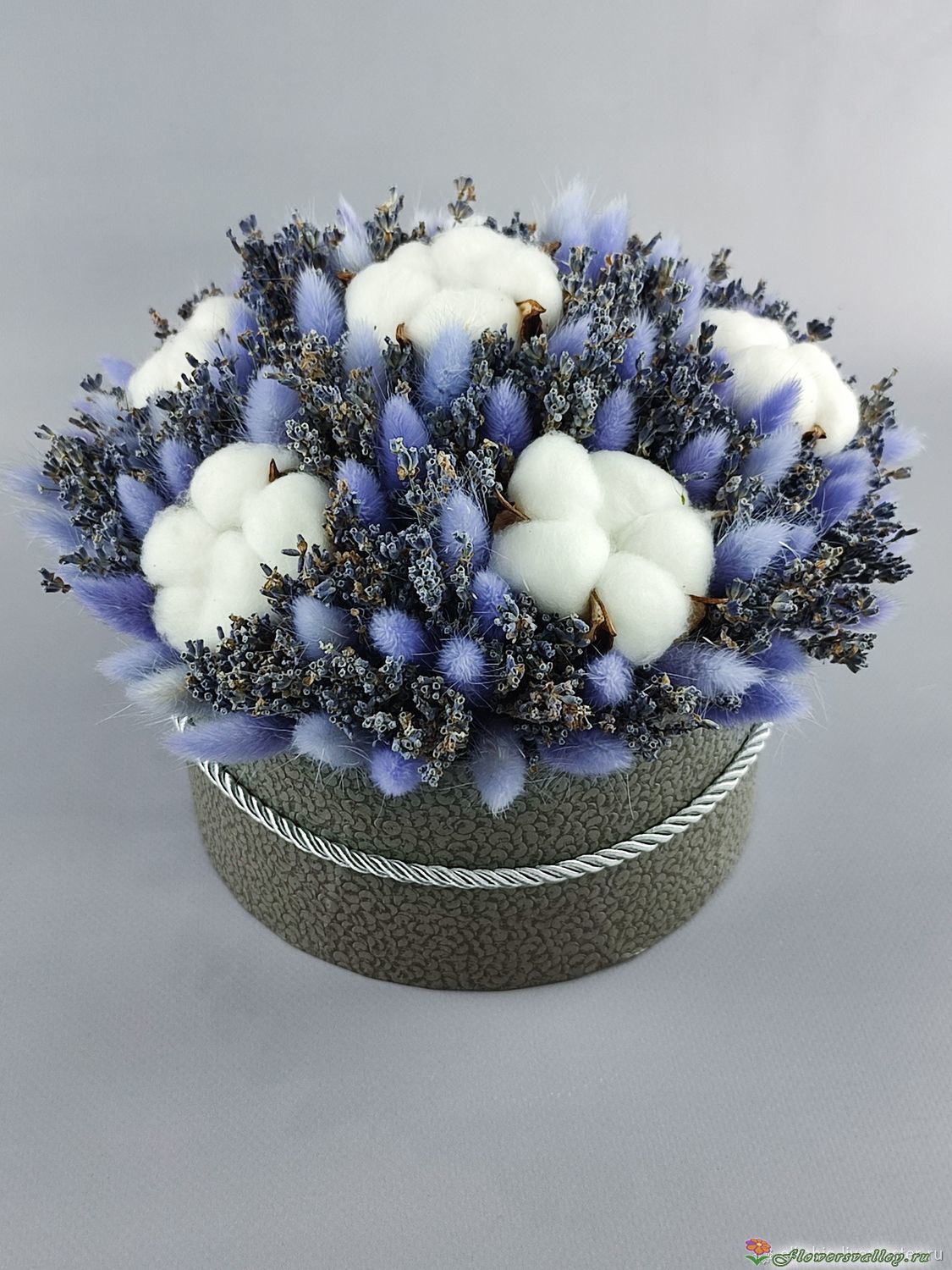Лаванда в шляпной коробке, размер маленький.