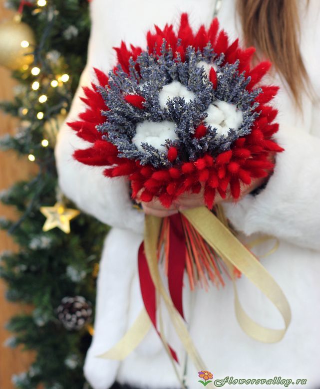 Букет из лаванды, хлопка, лагуруса и лаванды