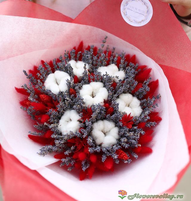 Букет из лаванды, хлопка, лагуруса и лаванды