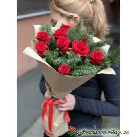 Букет из роз и нобилиса