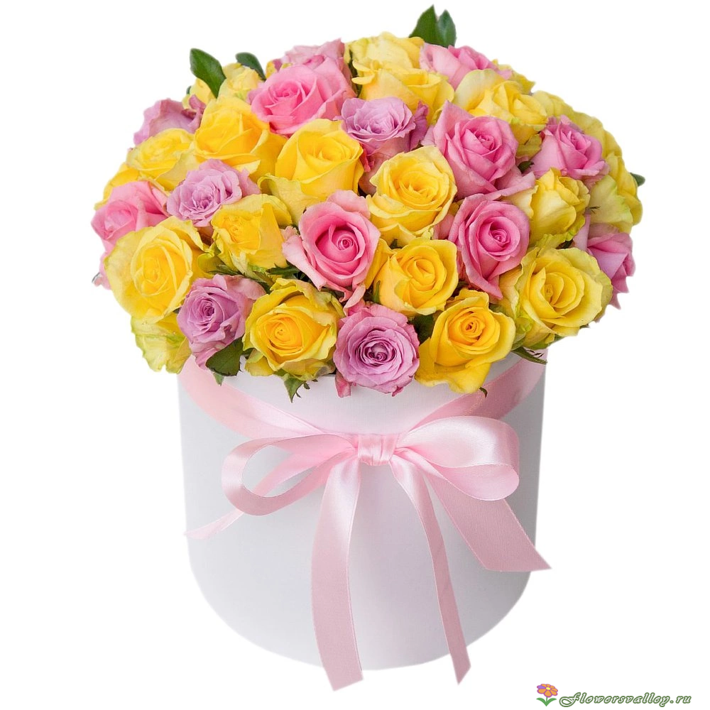 Шляпная коробка с разноцветными розами
