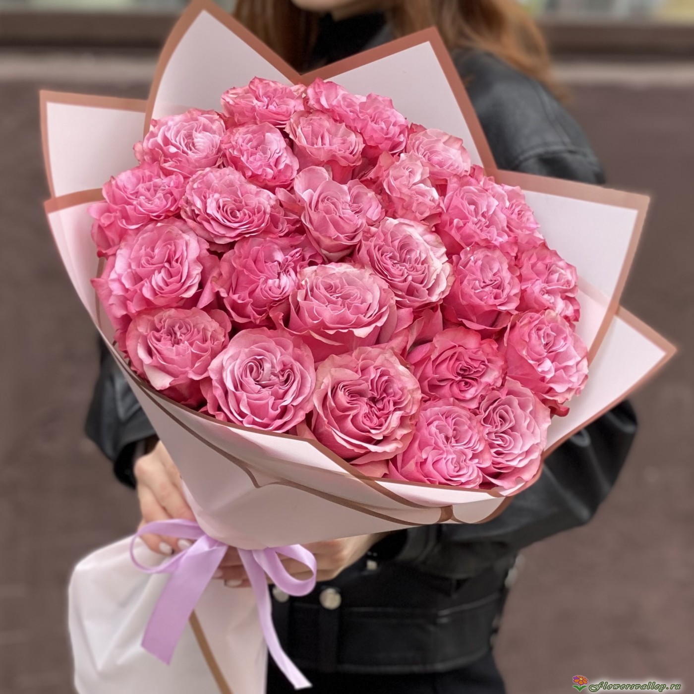 Букет из 25 роз Кантри Блюз (пр-во Эквадор, сорт 