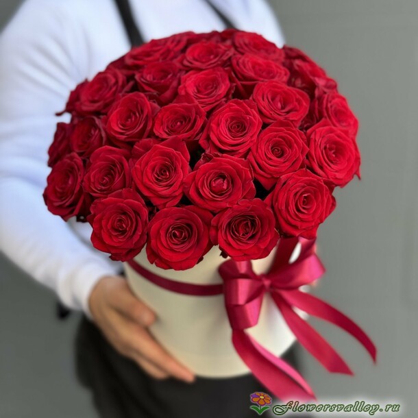 35 роз в коробке