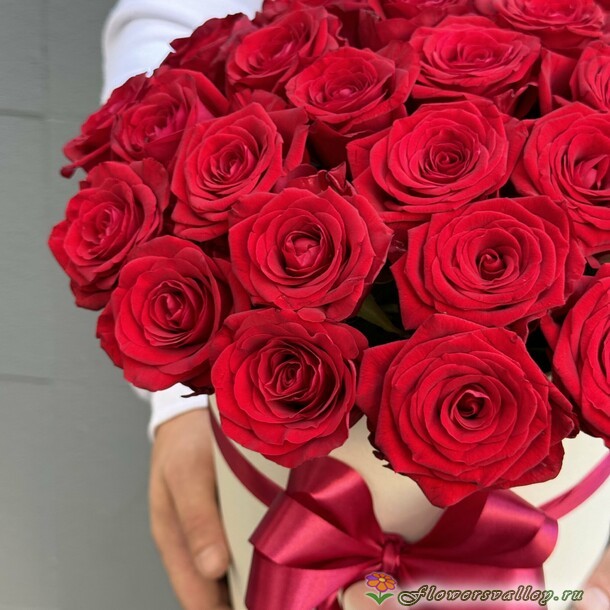 35 роз в коробке