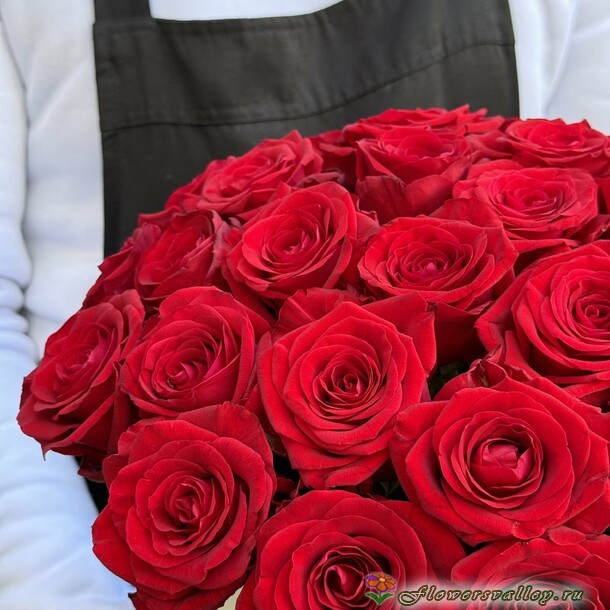 35 роз в коробке
