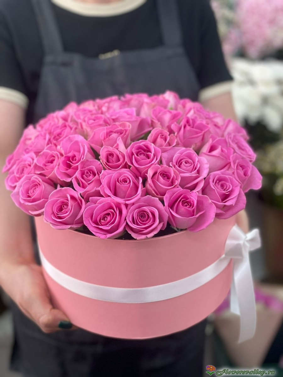 35 розовых роз