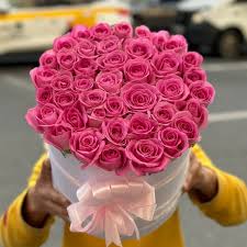 35 розовых роз