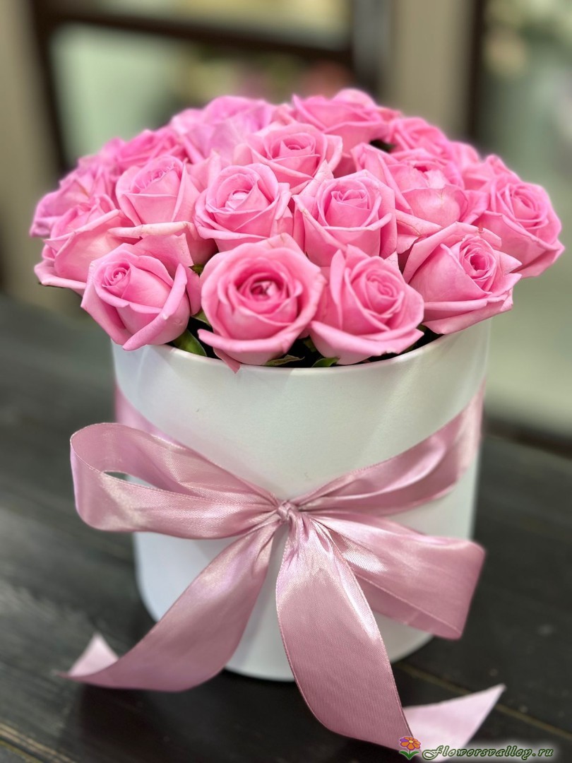 35 розовых роз