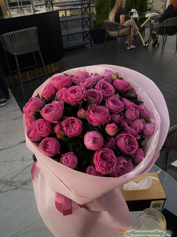 букет из малиновых роз  Мисти Баблс ( сорт Misty Bubbles ) 