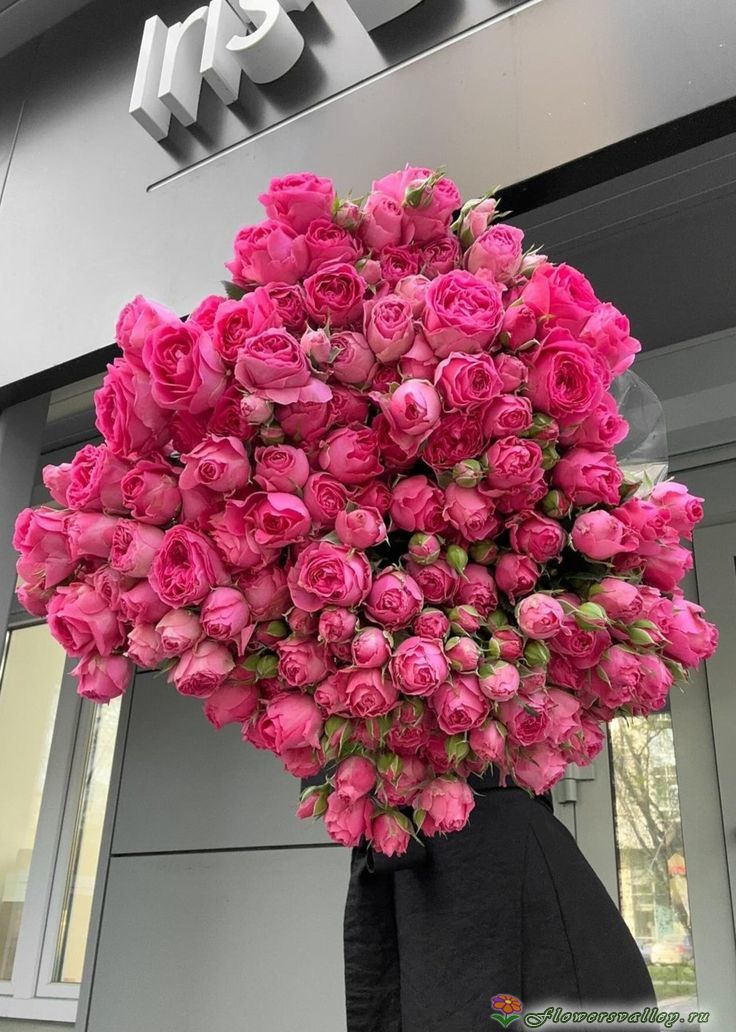 Букет из 101 пионовидной розы Мисти Баблс ( Misty Bubbles)