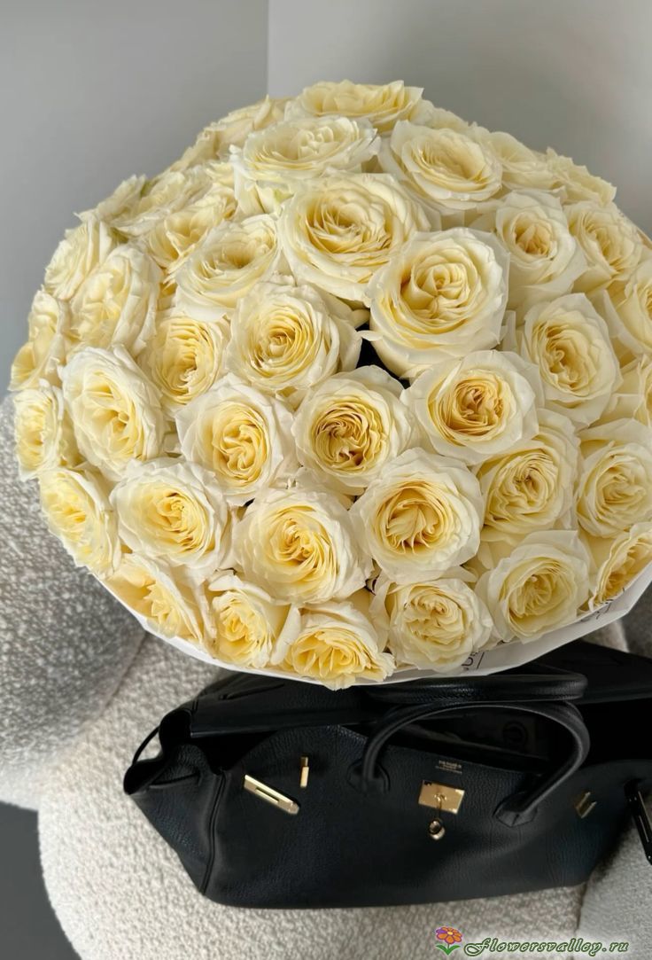 Букет из 51 розы Канделайт (пр-во Эквадор, сорт "Candlelight", пионовидная)
