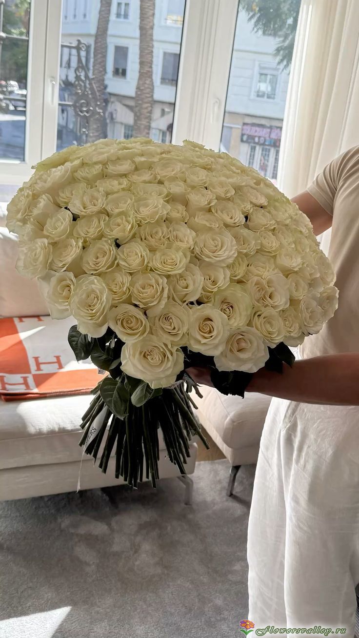 Букет из 101 розы Канделайт (пр-во Эквадор, сорт "Candlelight", пионовид)