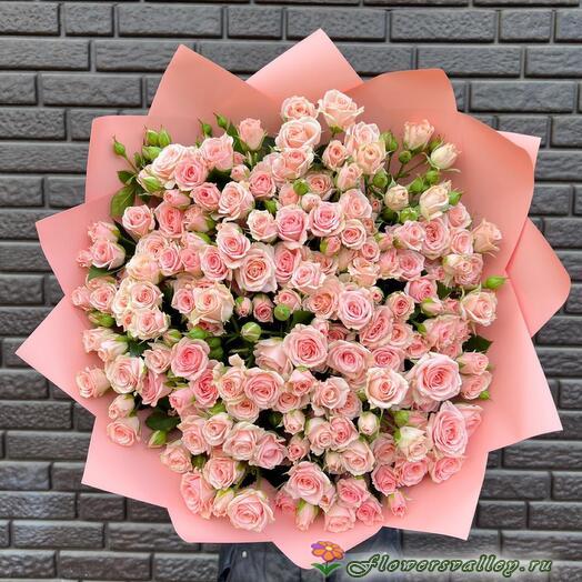 Букет из 35 розовых кустовых роз "Лидия" (Lidia)