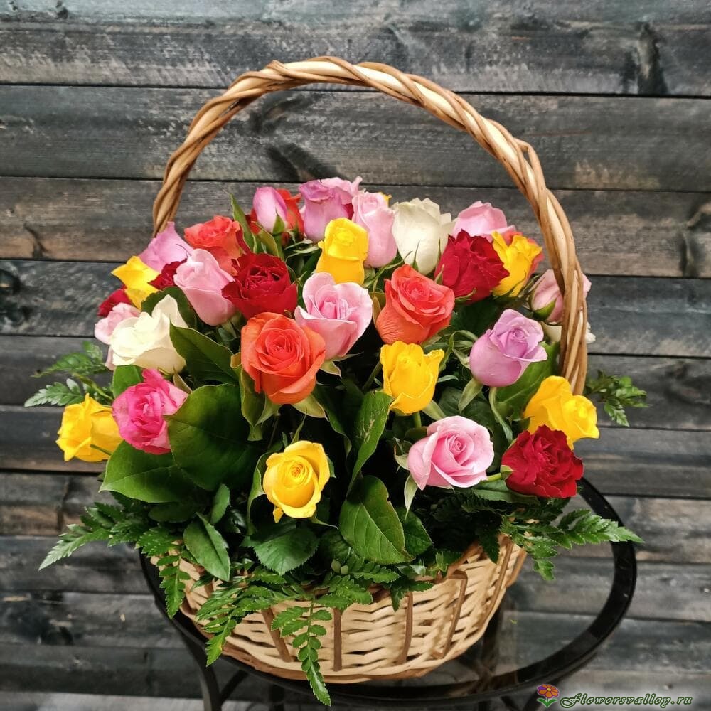 25 разноцветных роз