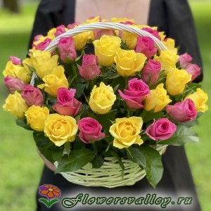 25 разноцветных роз