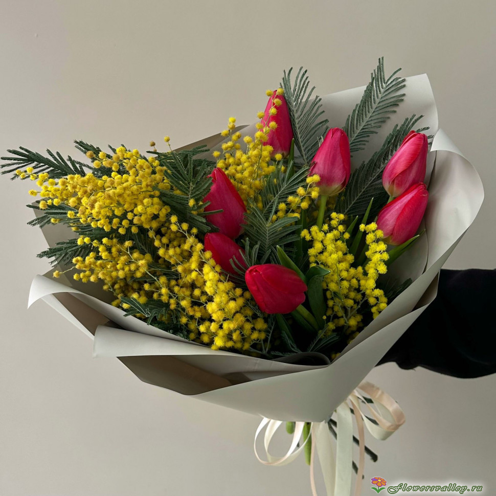 Букет из тюльпанов и мимозы