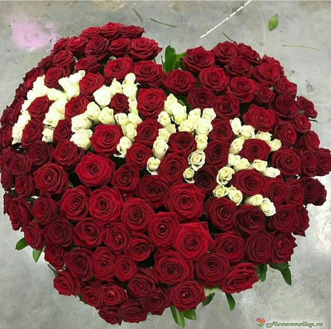 Композиция "Маме" из роз