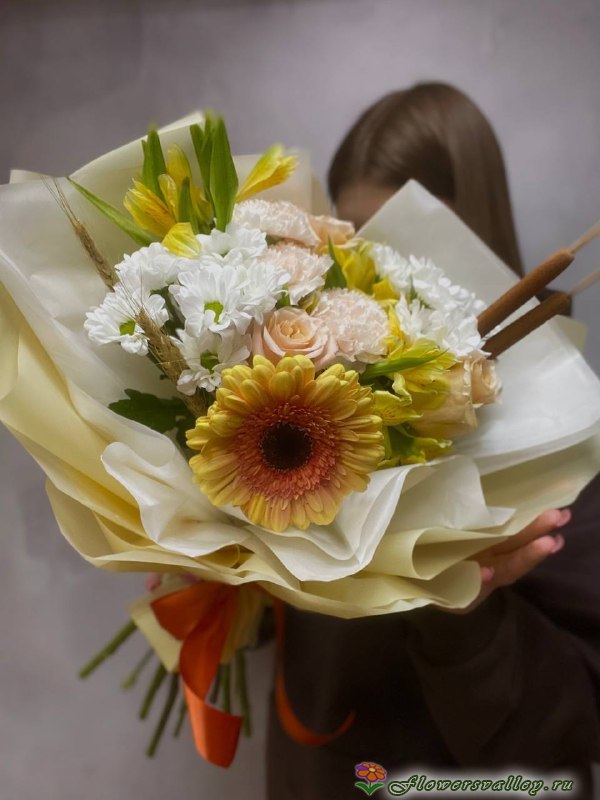Букет с герберами, хризантемой и альстромерией 