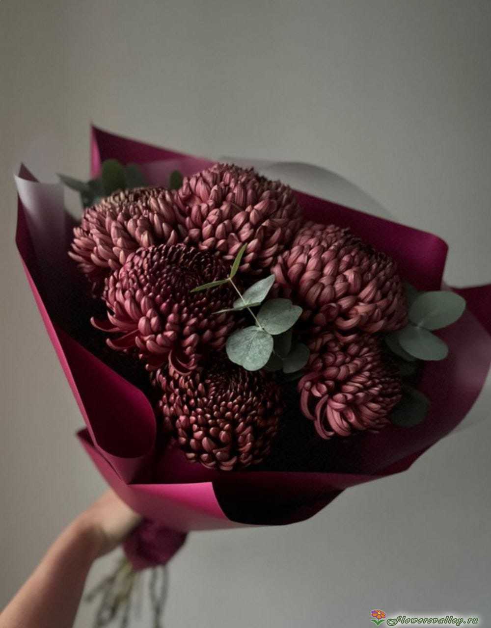 Букет хризантем Бигуди с эвкалиптом