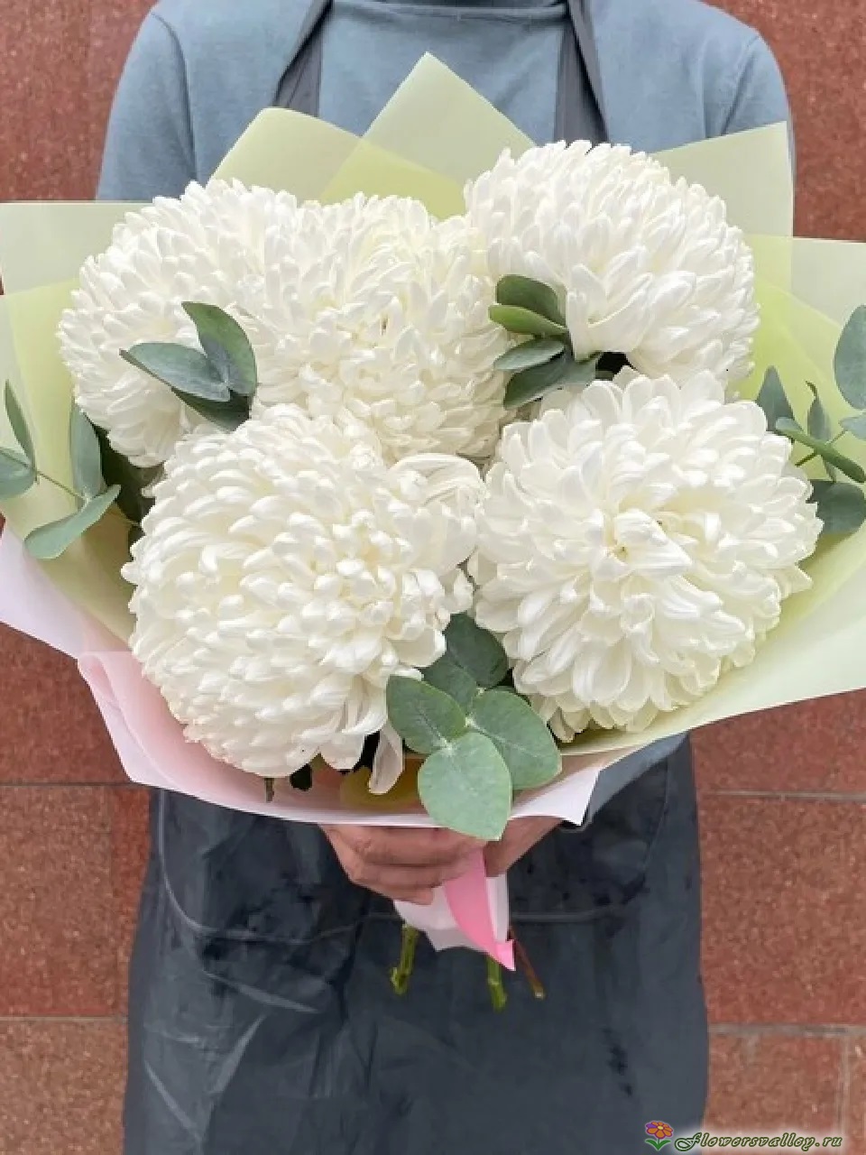 Букет с хризантемой Бигуди