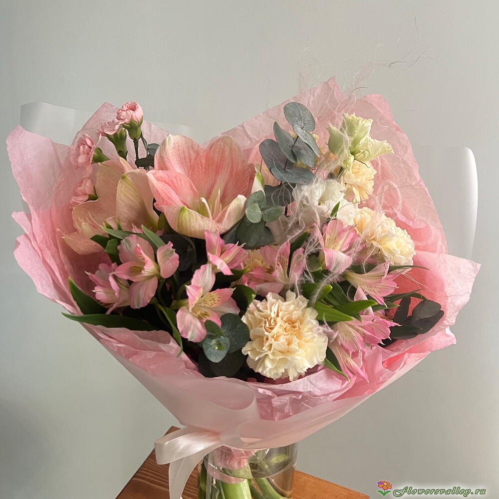 Нежный букет с амариллисами