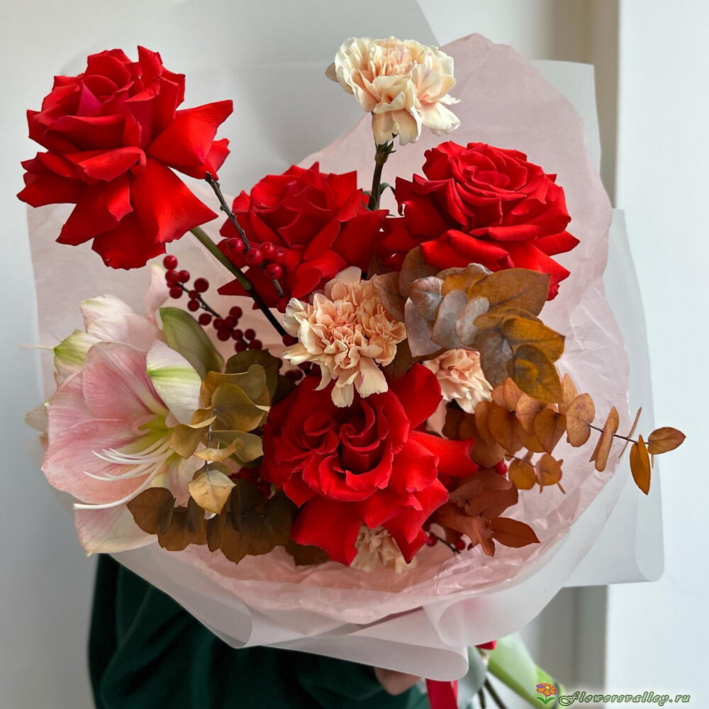 Яркий букет с амариллисами