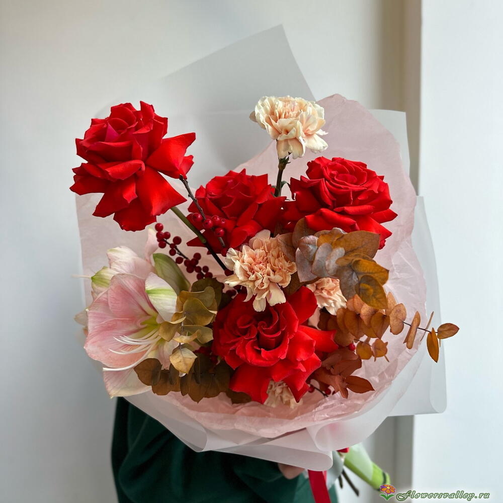 Яркий букет с амариллисами