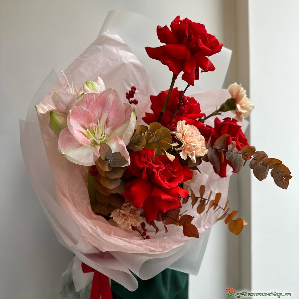 Яркий букет с амариллисами