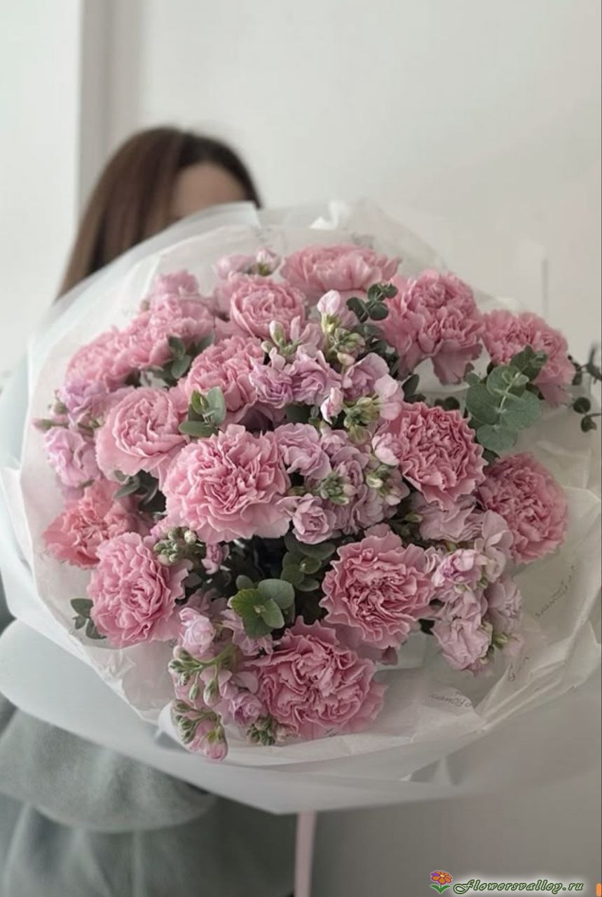 Букет с маттиолой и диантусами