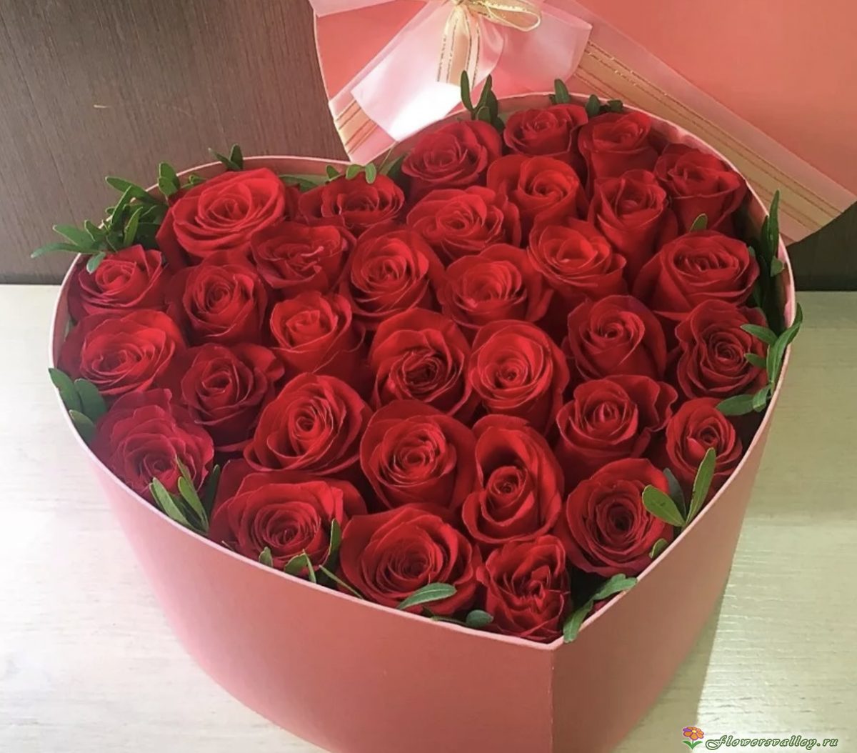 розы с эвкалиптом