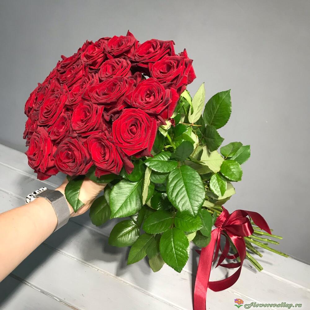 Букет из 25 красных роз, сорт "Ред Наоми"