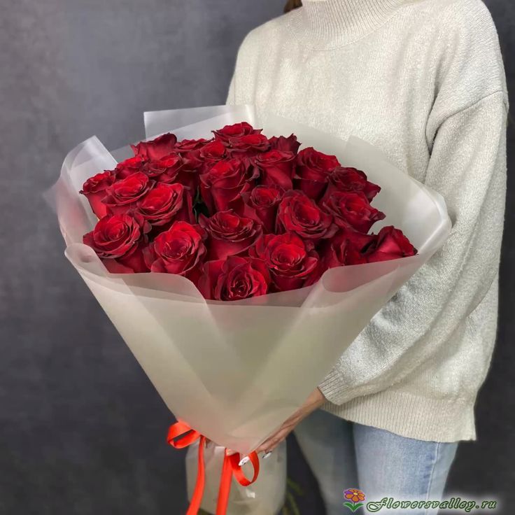 Букет из 25 красных роз ,сорт "Explorer"