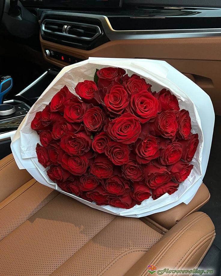 Букет из 25 красных роз ,сорт "Explorer"