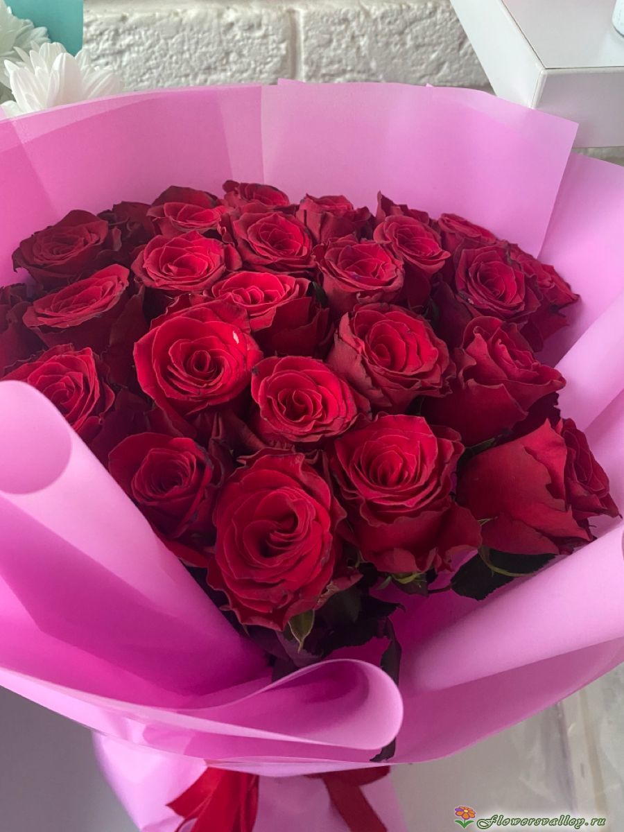 Букет из 25 красных роз ,сорт "Explorer"