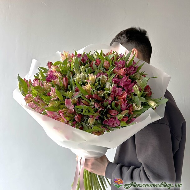 букет из 51 альстромерии