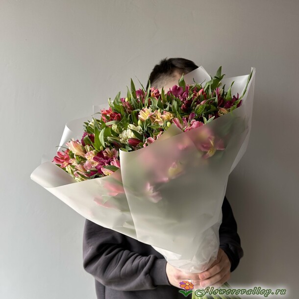 букет из 51 альстромерии