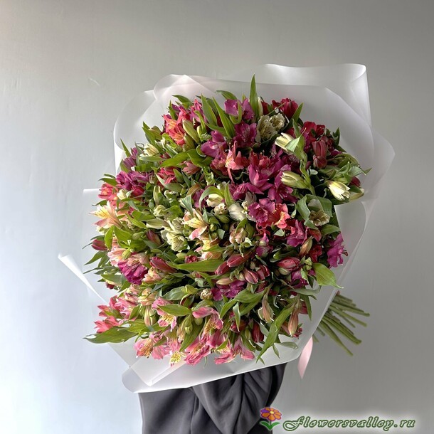 букет из 51 альстромерии
