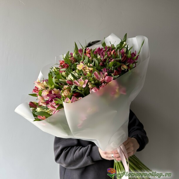 букет из 51 альстромерии