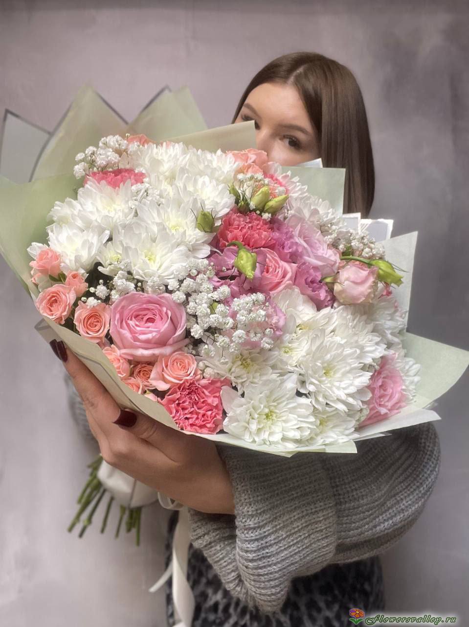 букет из хризантемы, гипсофилы, эустомы