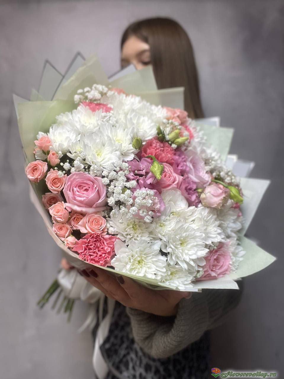 букет из хризантемы, гипсофилы, эустомы