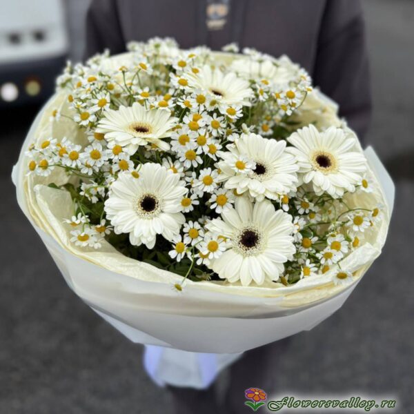 букет с герберами и ромашками