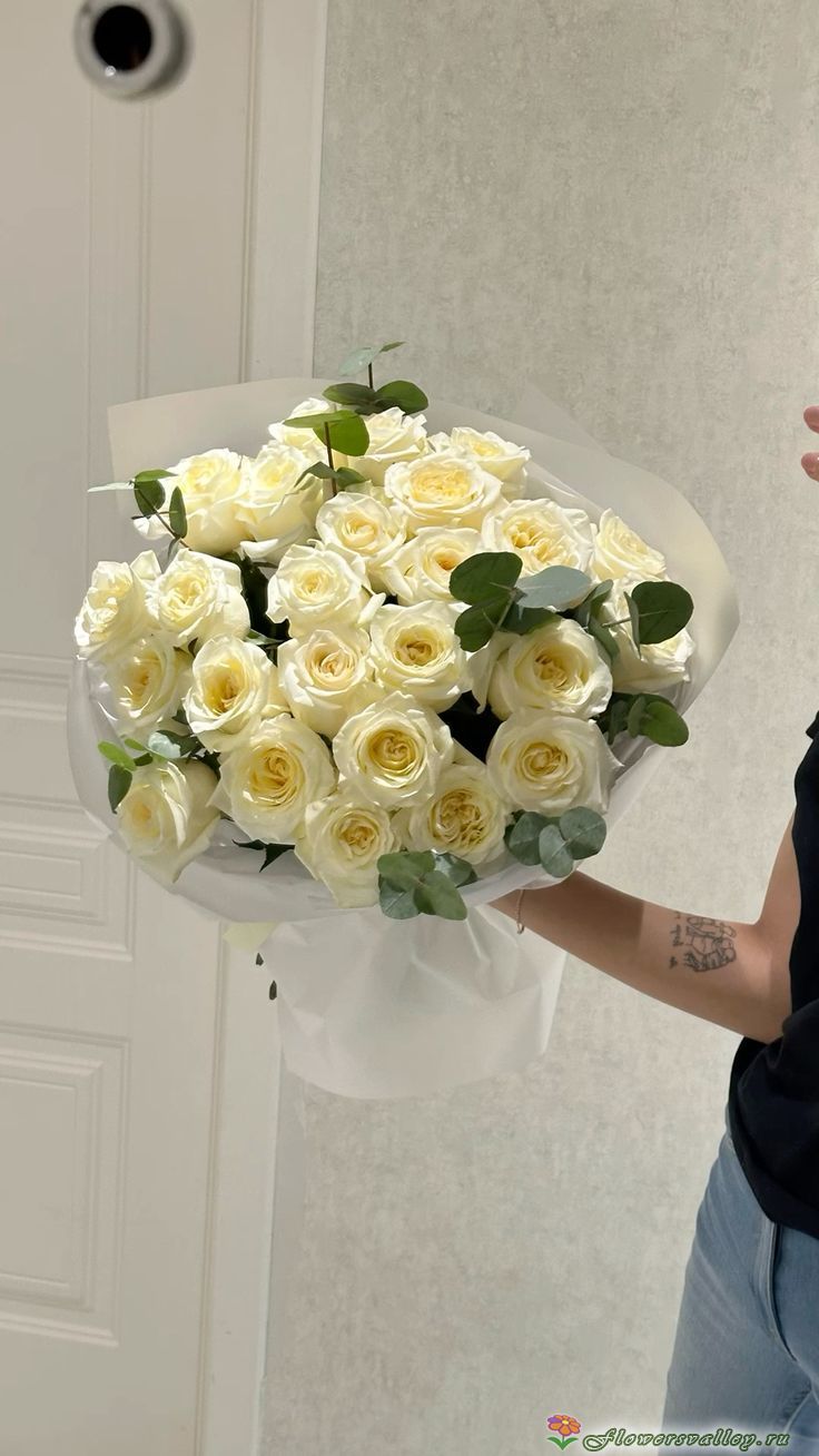 25 белых роз Аваланш