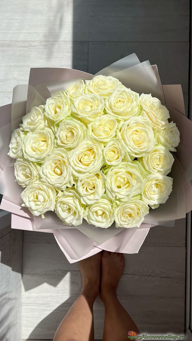 25 белых роз Аваланш