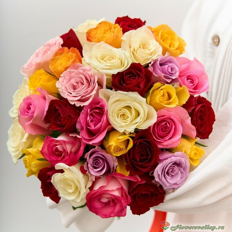 Букет 35 разноцветных роз. Пр-во Россия.